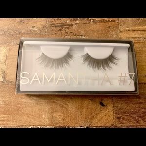 Never been opened Huda Beauty Lashes